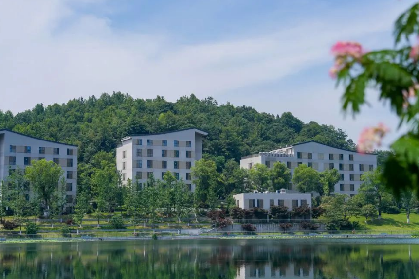 杭州威雅學校湖邊宿舍