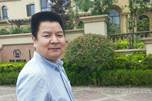 青大附中高中部老師:李錦昱