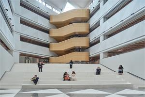 青島耶胡迪梅紐因學校文化樓中庭