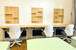 成都市大邑康禮外國語學校宿舍書桌