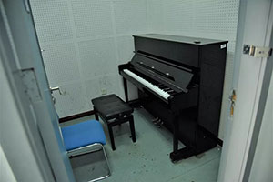 上外賢達賢德國際課程中心鋼琴練習室