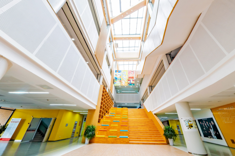 蘇州北美高級(jí)中學(xué)一號(hào)教學(xué)樓大廳